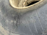 Wheels, Tyres, Rims & Dual spacers  4 banden 24x20.5