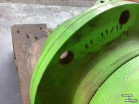 Diverse used spare-parts Merlo 4x Merlo RRE 4.8 eindvertraging plus aandrijfas
