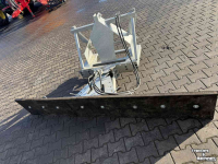 Rubber yard scraper  Rubberschuif hydraulisch verstelbaar