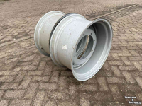 Wheels, Tyres, Rims & Dual spacers Steyr W12x24 velgen