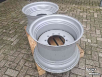 Wheels, Tyres, Rims & Dual spacers Massey Ferguson Velgen 28X18 Inch