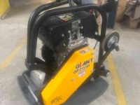 Vibrating plates Giant GP2155D