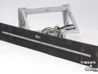 Other agricultural transport equipment and accessories Qmac Rubber mud scraper hookup Claas Targo FEM3