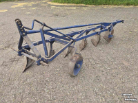 Ploughs  Rondgaande ploeg 6 schaar